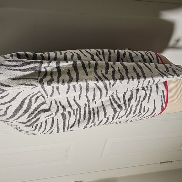 Anthropologie Gray‎ and White Zebra Lizzie Mock Turdleneck Neck Sweater Meduim - Picture 5 of 11